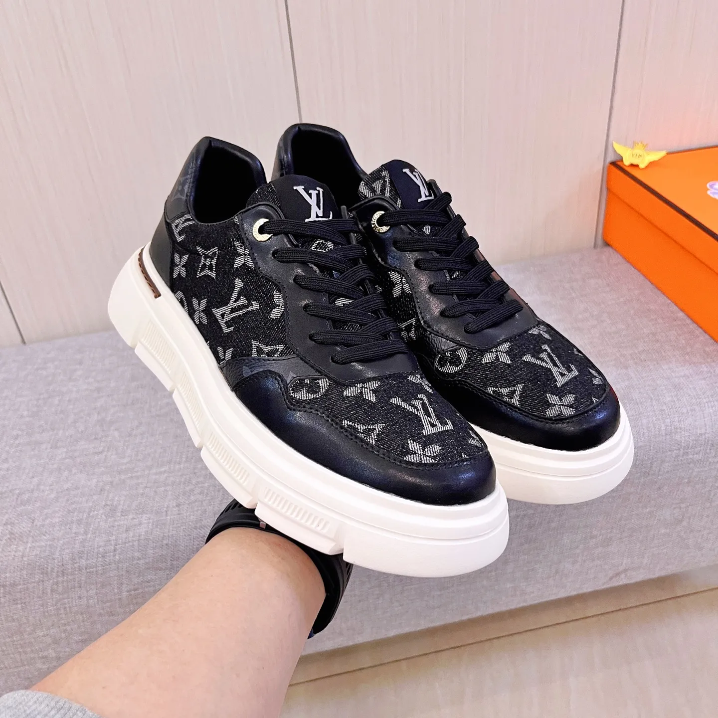 Men's shoes 💰 420 men's shoes 💰 [LV] 🔥 Louis Vuitton high-end men's shoes brand official website 1:1 latest masterpiece: uppers are made of Italian imported first-layer cowhide with comfortable and breathable lining ➕ original non-slip and wear-resistant outsole 🔥, making walking more convenient and comfortable! An exclusive new model, a stunning work, a beautiful 1:1 replica [color] compared to the official quality! Create a fashionable personality to set off your uniqueness! A must-have for trendy men! Classic 🔥Size: 38-44 Color: 🔥 2⃣️colors available🔥.